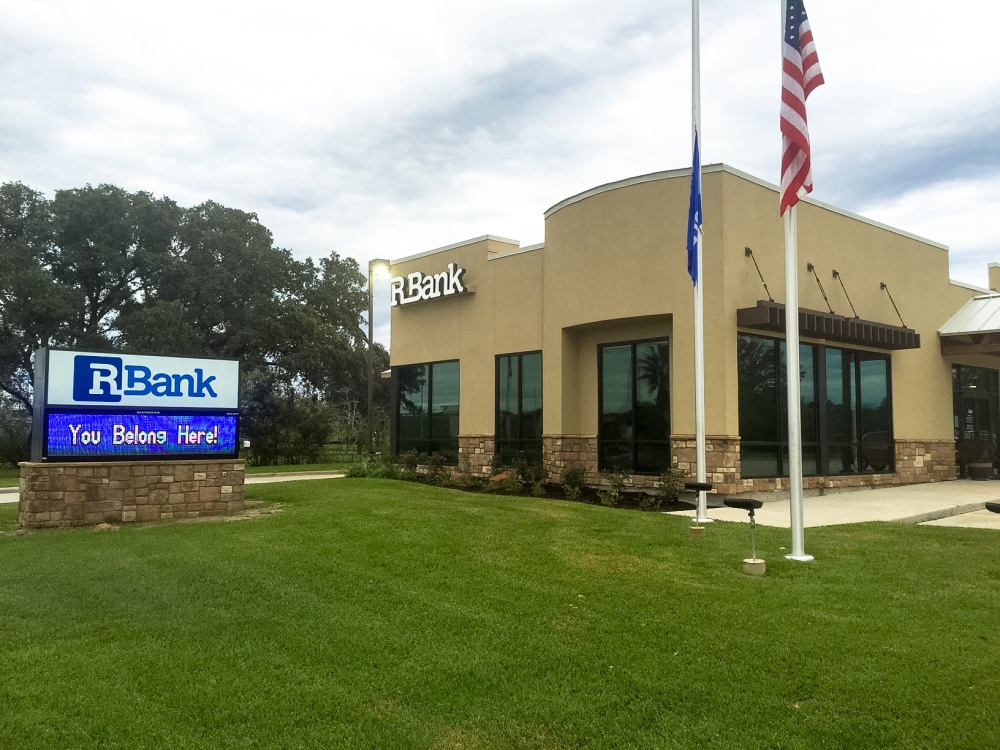 R Bank 01