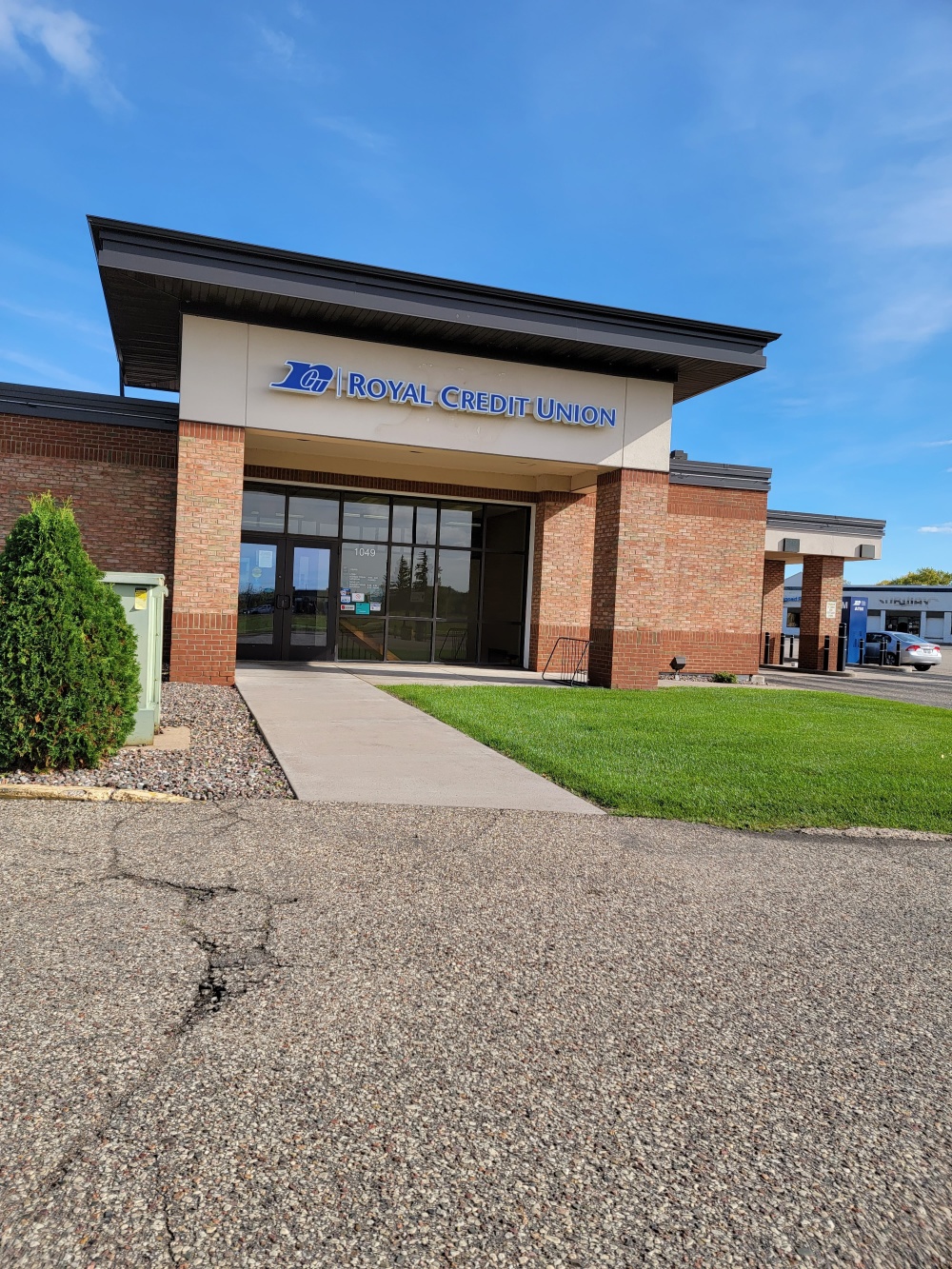 Royal Credit Union - Eau Claire Southwest 01