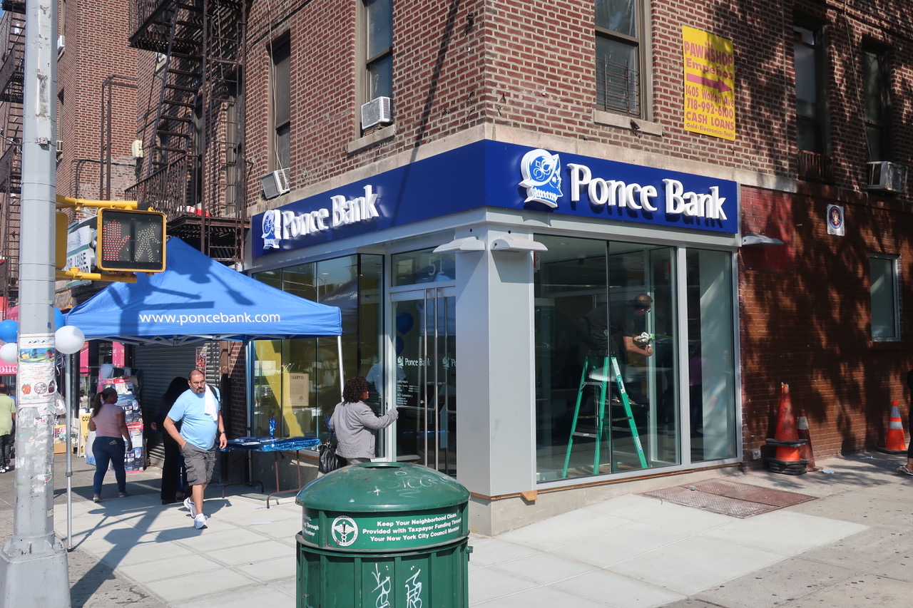 Ponce Bank, 170th Street 01
