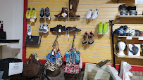 U.S. Money Shops 03