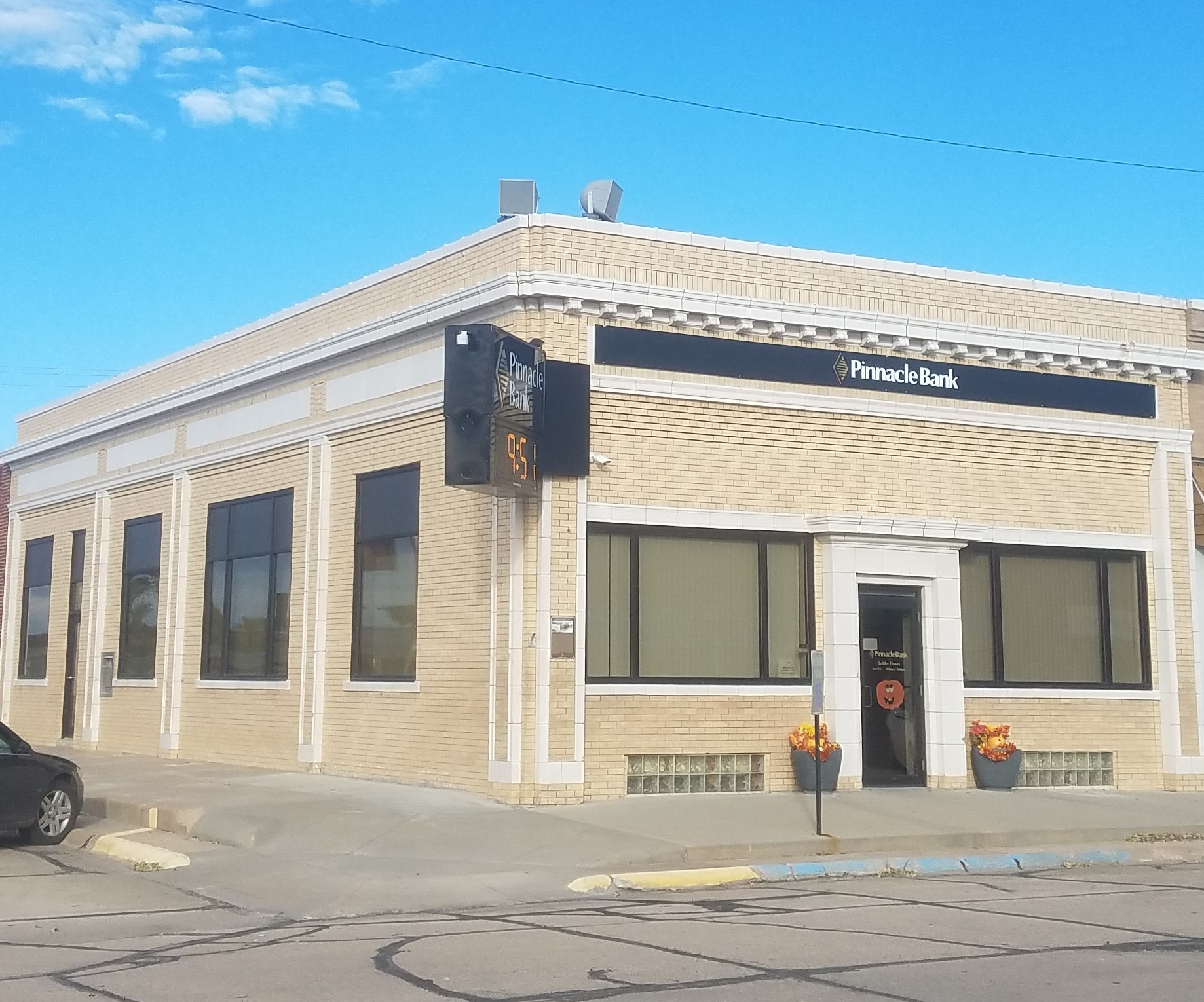 Pinnacle Bank 01