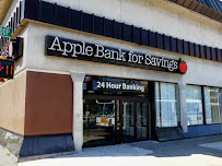 Apple Bank 02