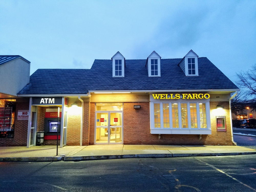 ATM (Wells Fargo Bank) 01