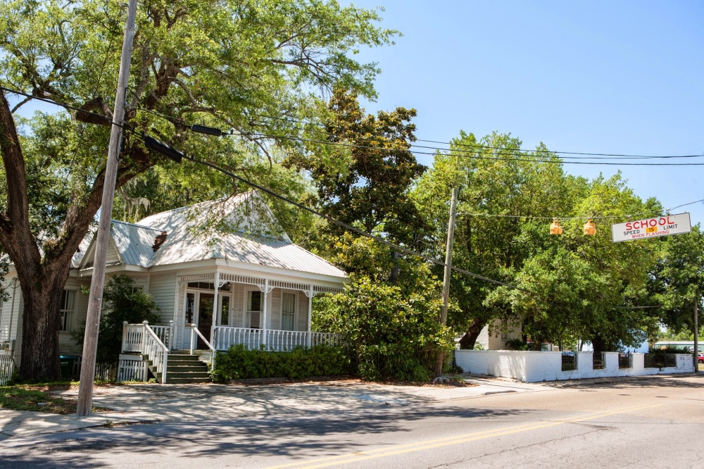 GARDNER, REALTORS 01