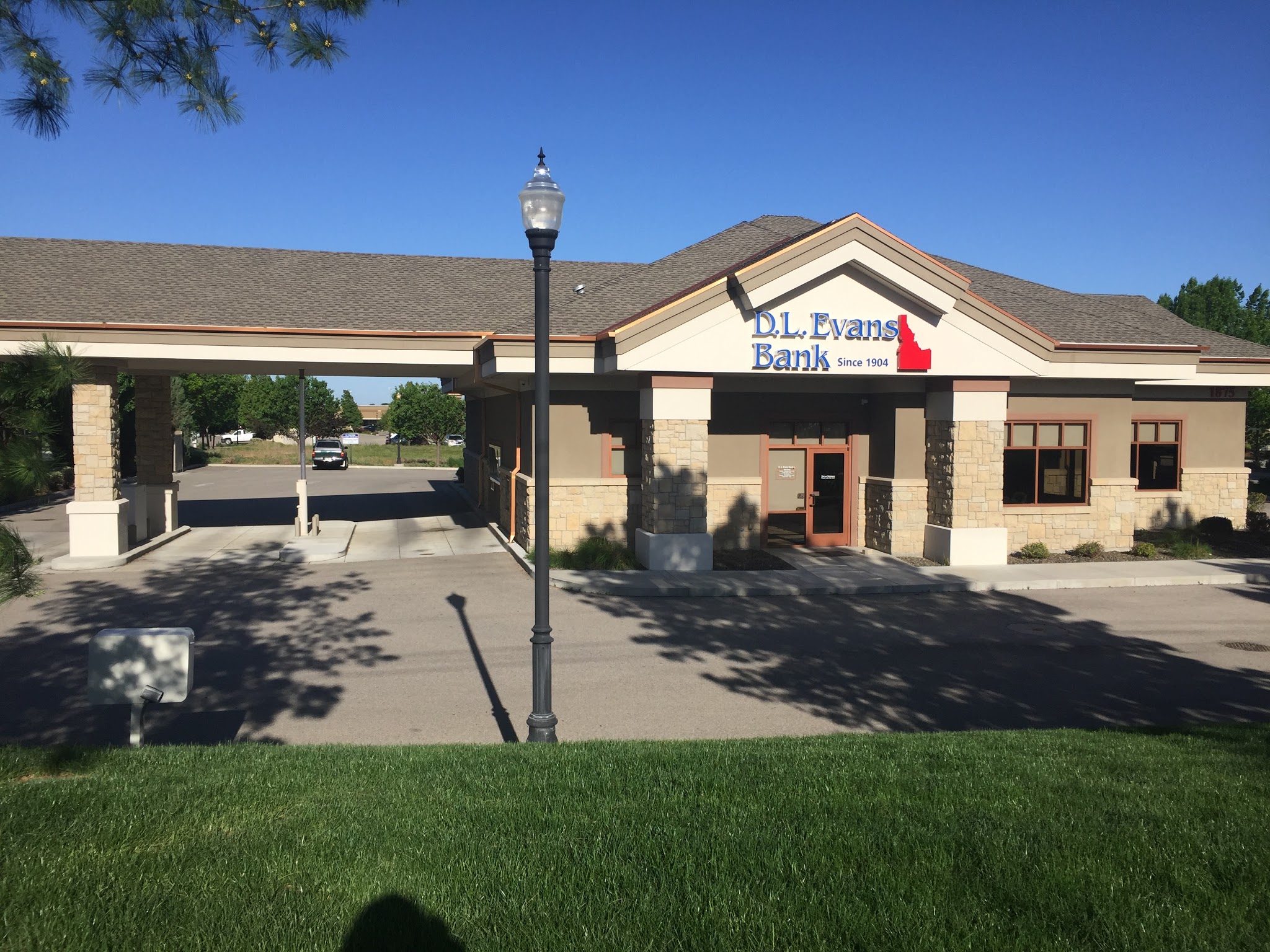 D.L. Evans Bank 01