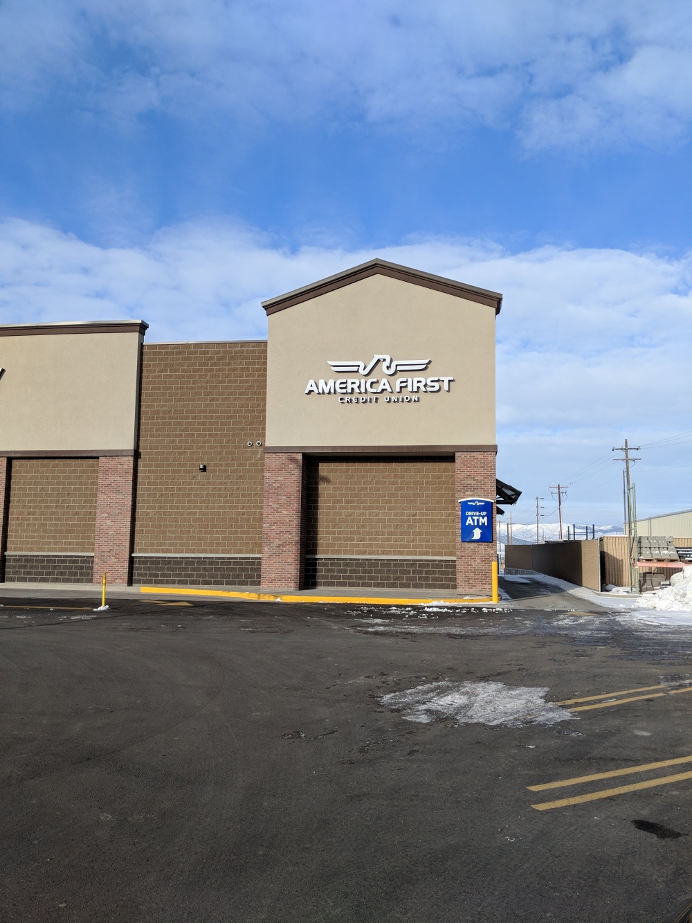 America First Credit Union (inside Mt Nebo Market) 01