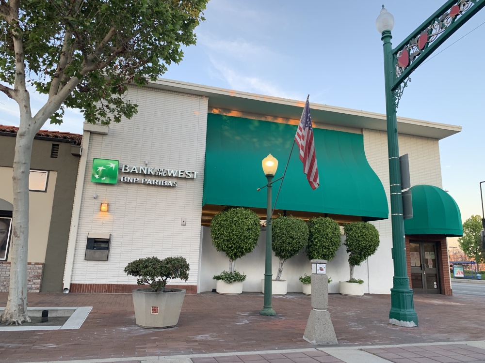 Bank of the West 01