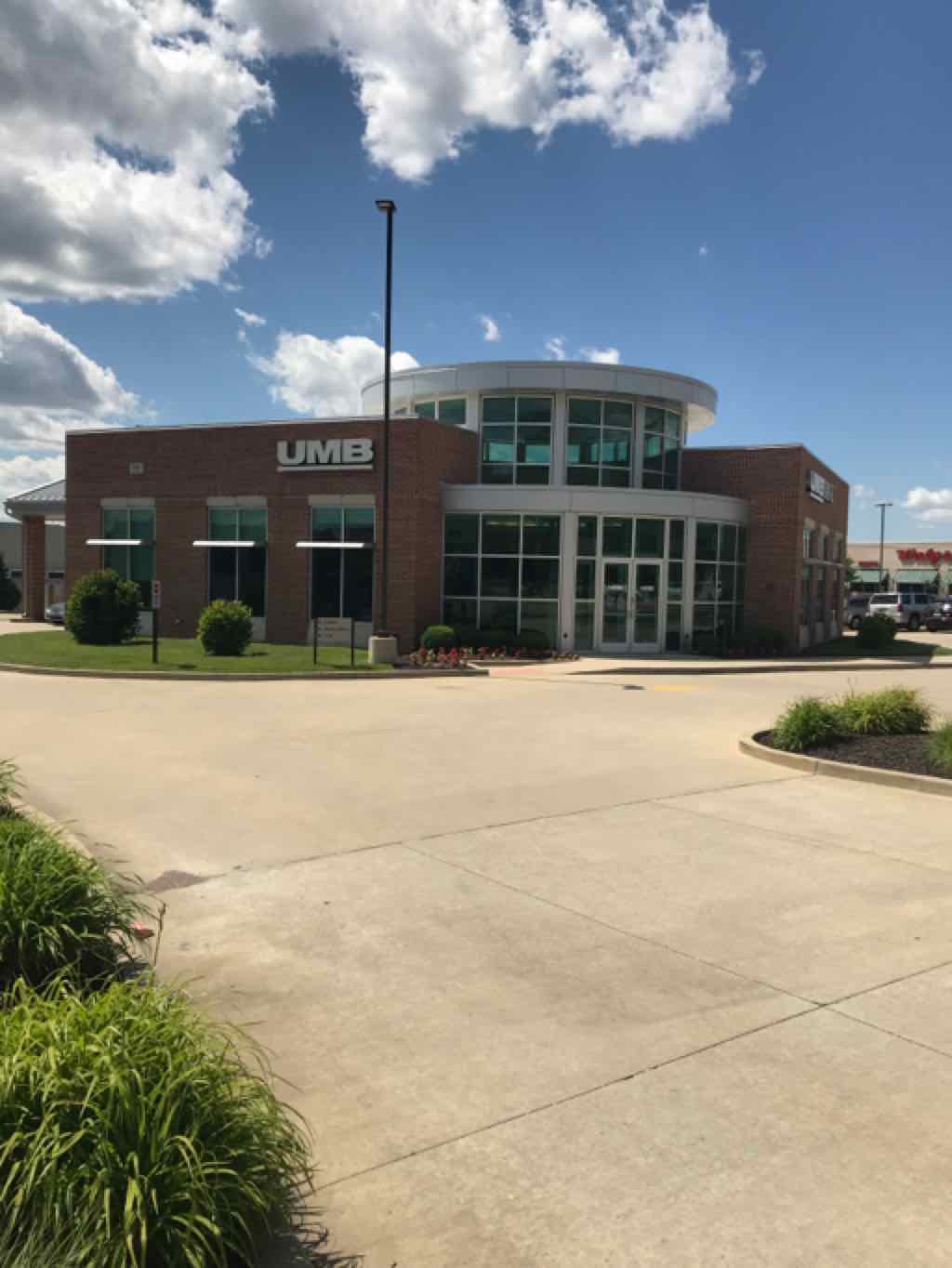 UMB Bank (with drive-thru services) 01
