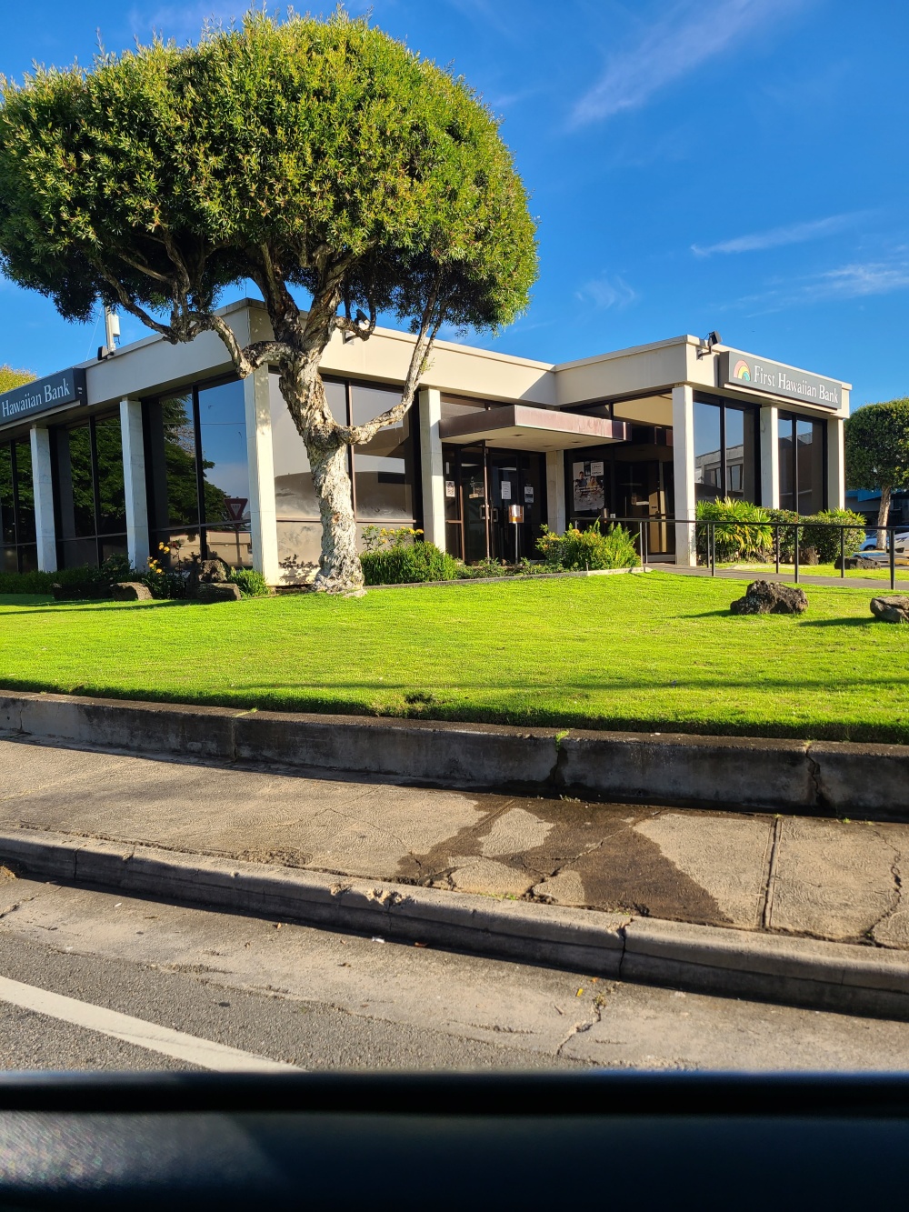 First Hawaiian Bank Pearl City Branch 01