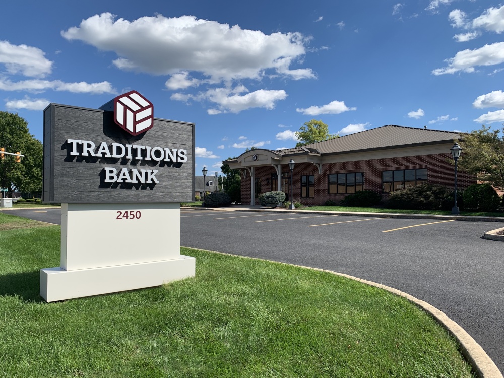 Traditions Bank 01