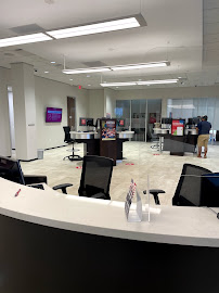 Members Choice Credit Union - Katy Freeway 03