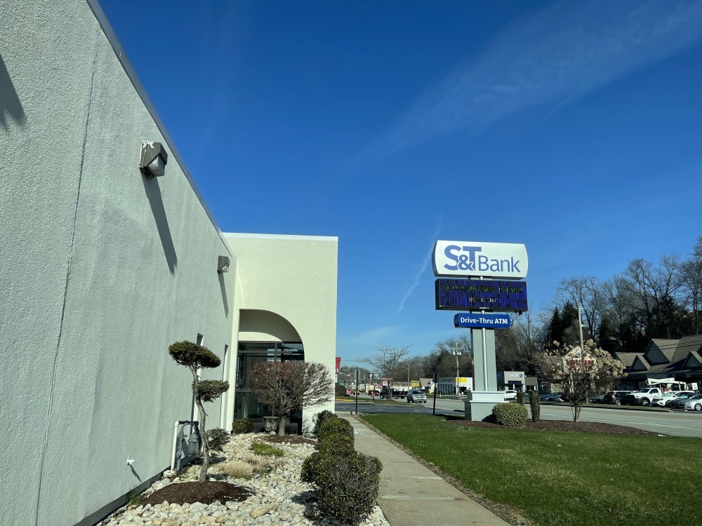 S&T Bank 01