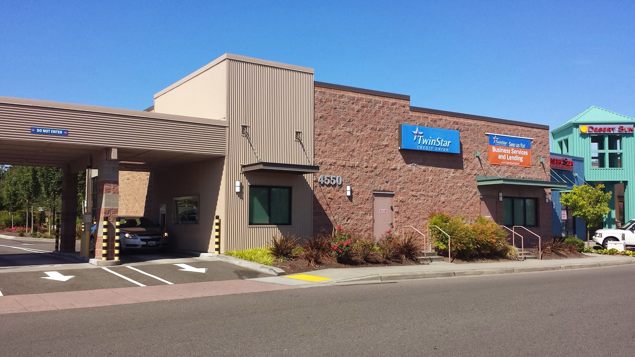 TwinStar Credit Union Lacey Crossroads 01