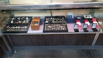 Jewelry Exchange & Loan 02