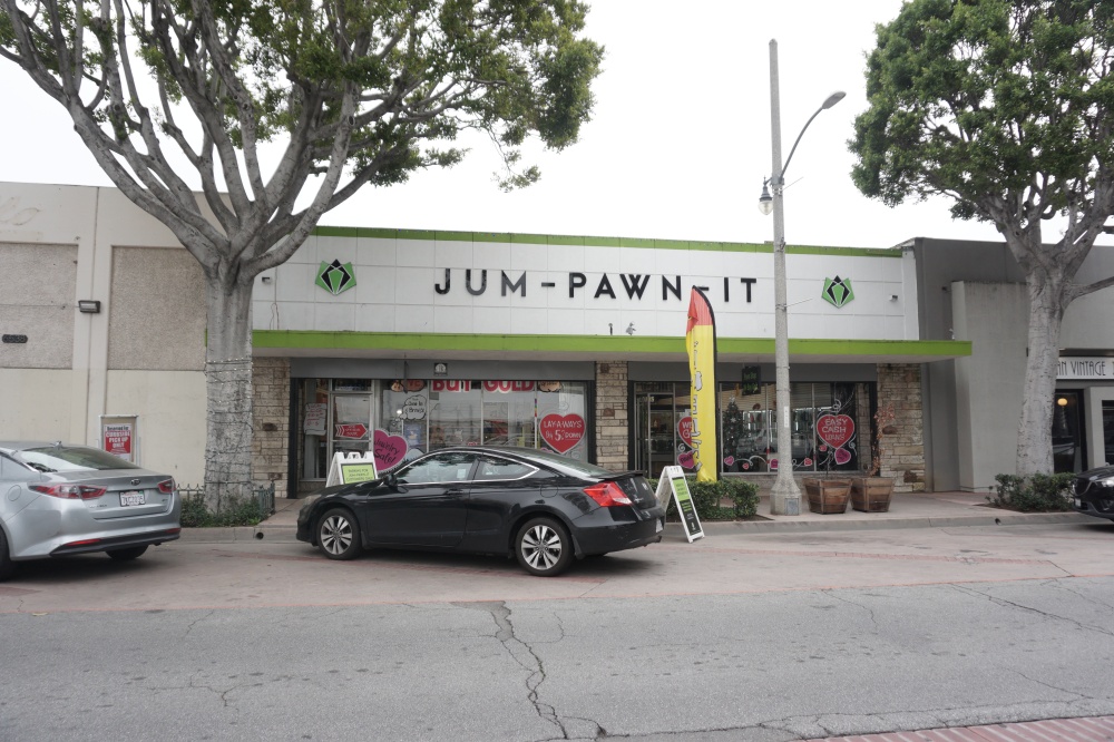 Jum-Pawn-It 01
