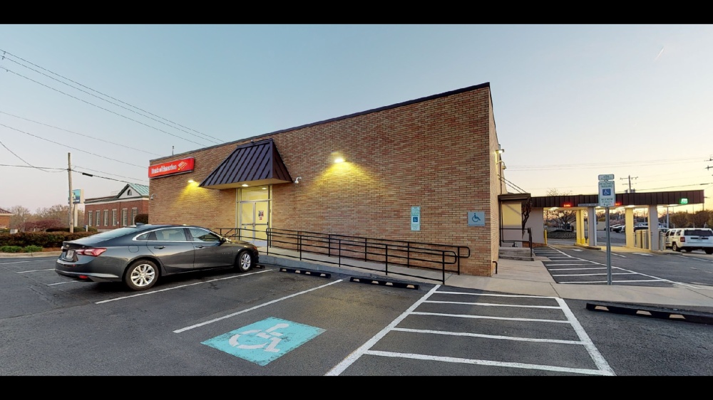 Bank of America (with Drive-thru ATM) 01