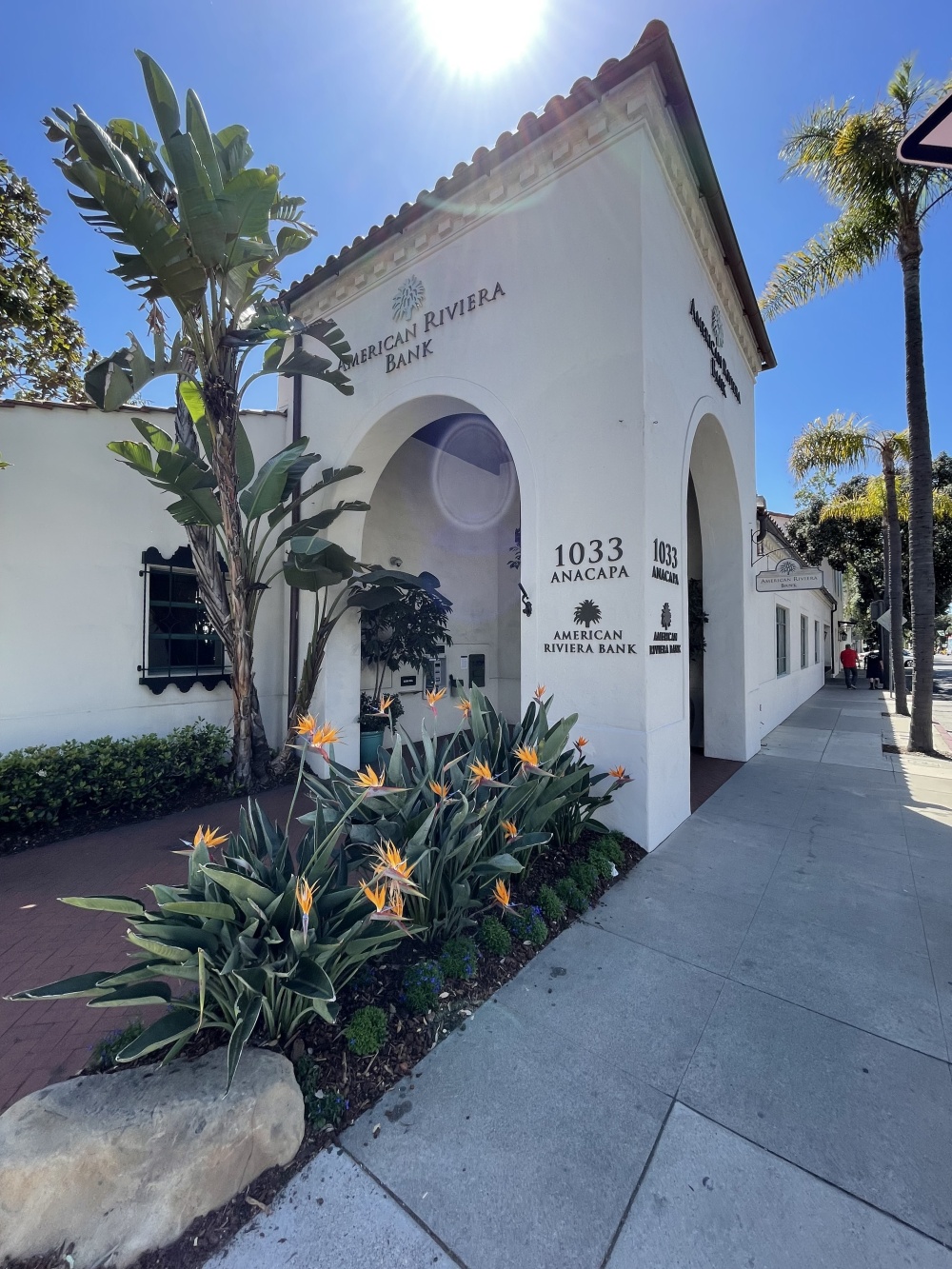 American Riviera Bank Santa Barbara Branch 01