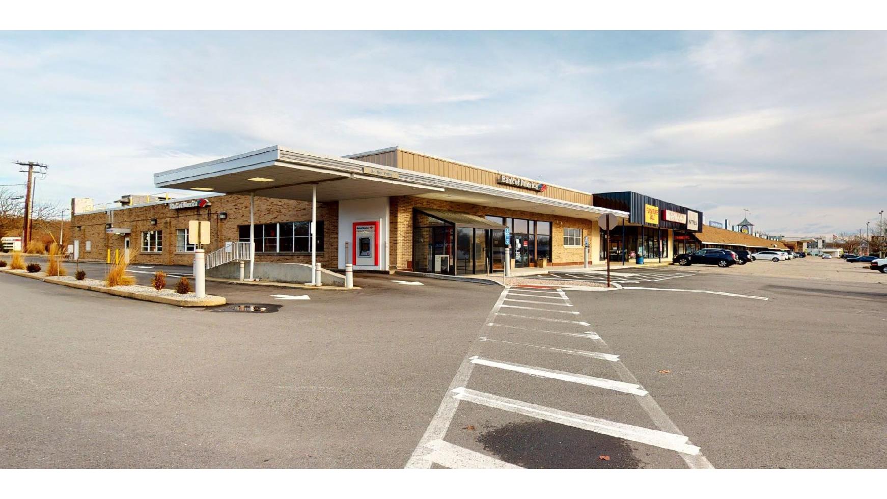 Bank of America (with Drive-thru ATM) 01
