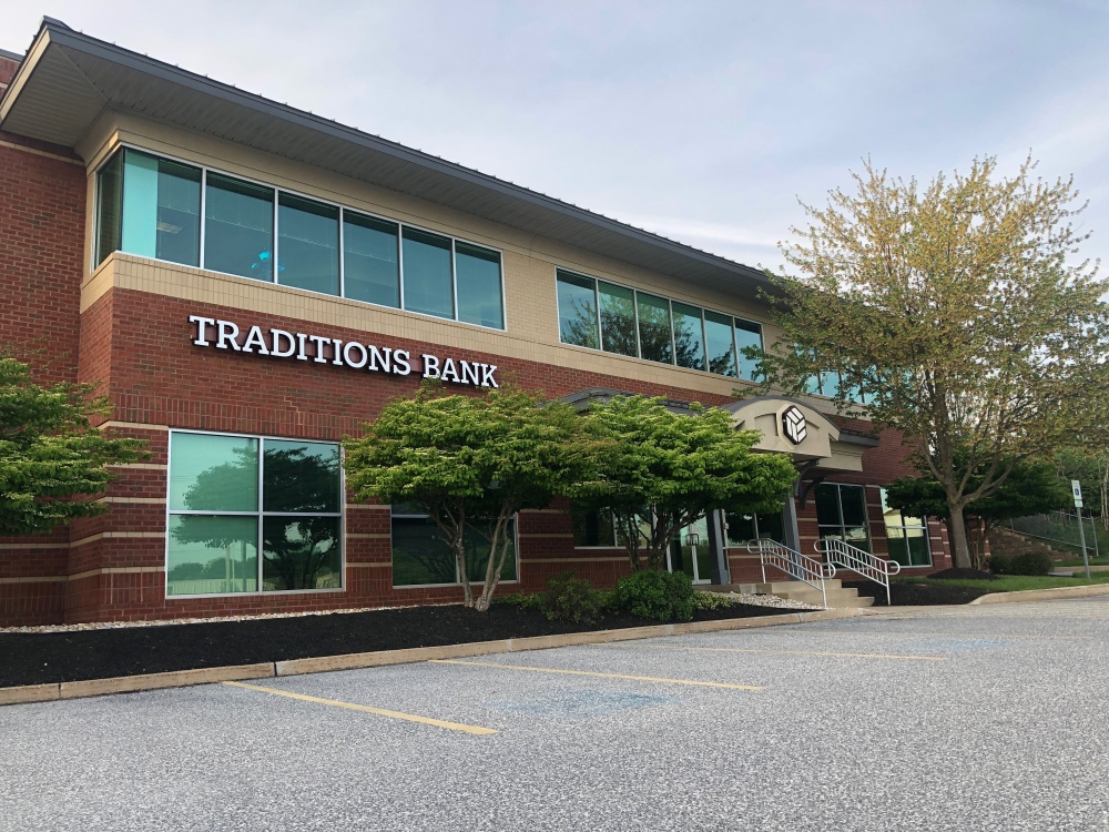 Traditions Bank 01