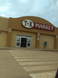 T & R Jewelry & Pawn 02