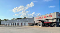 Moore Tires 03
