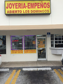 La Estrella de Oro Pawn Shop 02