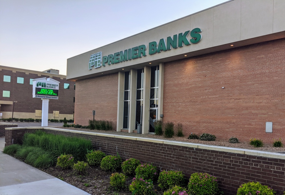 Premier Bank Bloomington 01