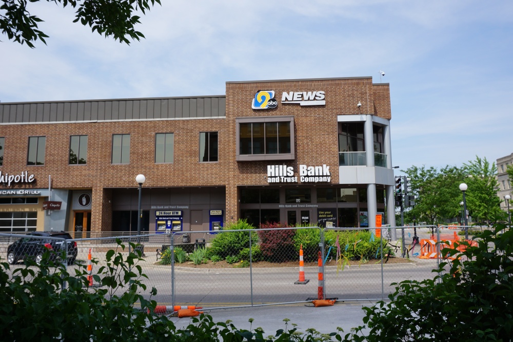 Hills Bank 01