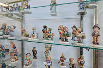R J Jewelry & Loan Company 03