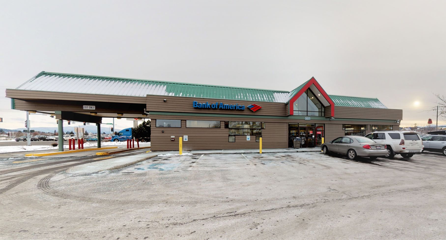 Bank of America (with Drive-thru ATM) 01