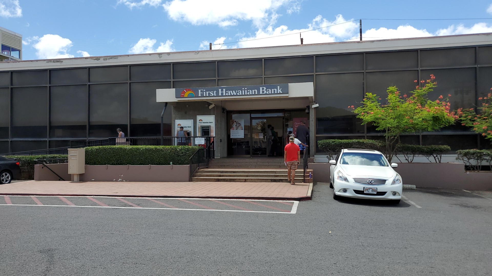 First Hawaiian Bank Waipahu Branch 01