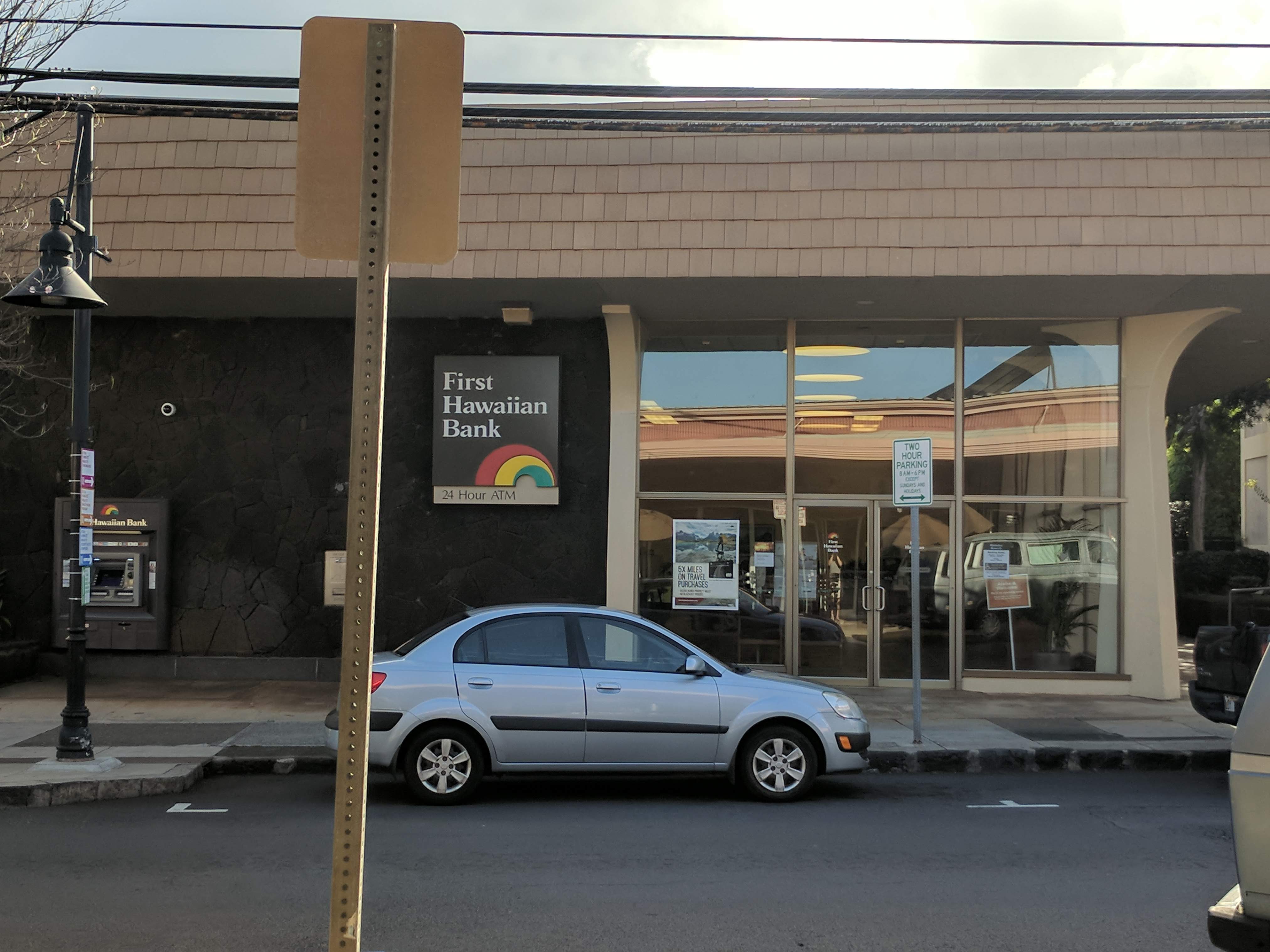 First Hawaiian Bank Wailuku Branch 01