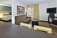 Sonesta Simply Suites Phoenix 03