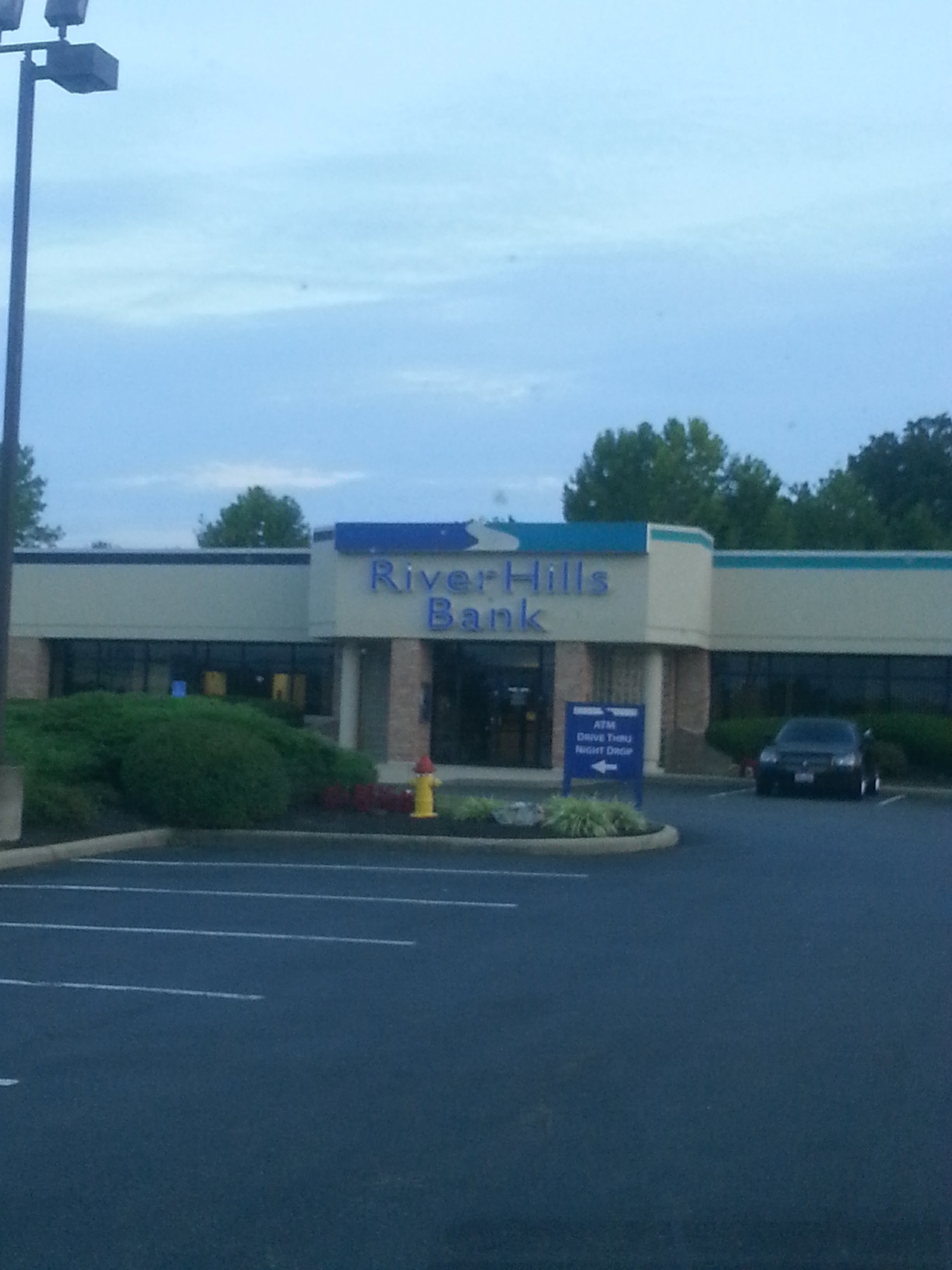 RiverHills Bank 01