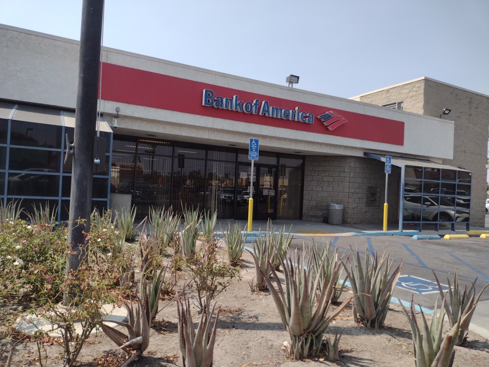 Bank of America (with Drive-thru ATM) 01