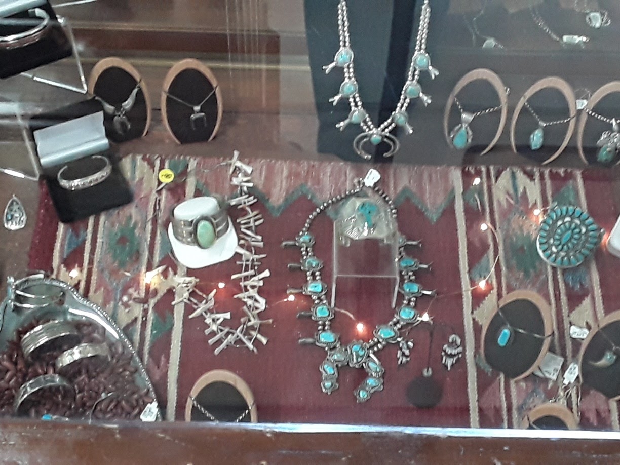 Gray's Jewelry Gun and Pawn 01