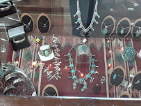 Gray's Jewelry Gun and Pawn 01