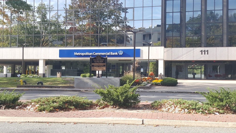 Metropolitan Commercial Bank (Great Neck) 01