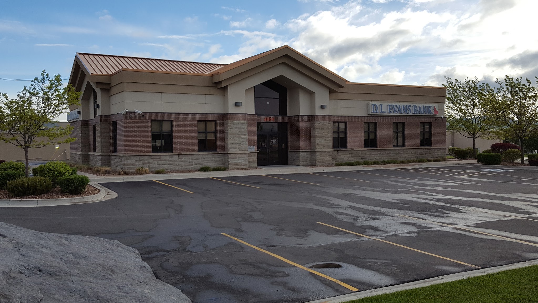 D.L. Evans Bank 01