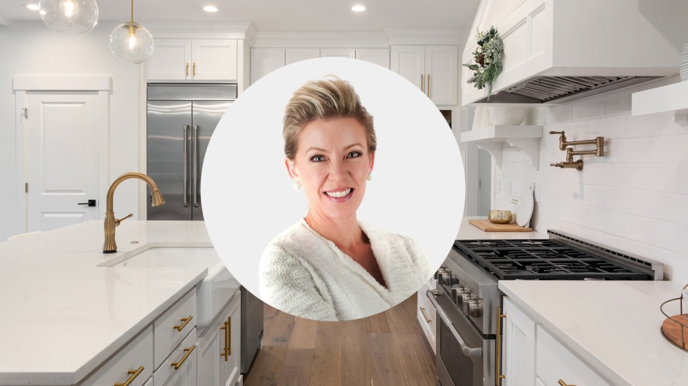 Amie Cunningham-Smith, Realtor - Houlihan Lawrence Inc. 01