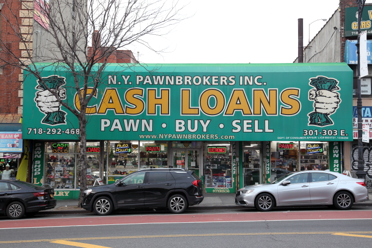 New York Pawnbrokers "The Biggest Pawnshop in the Bronx" 01