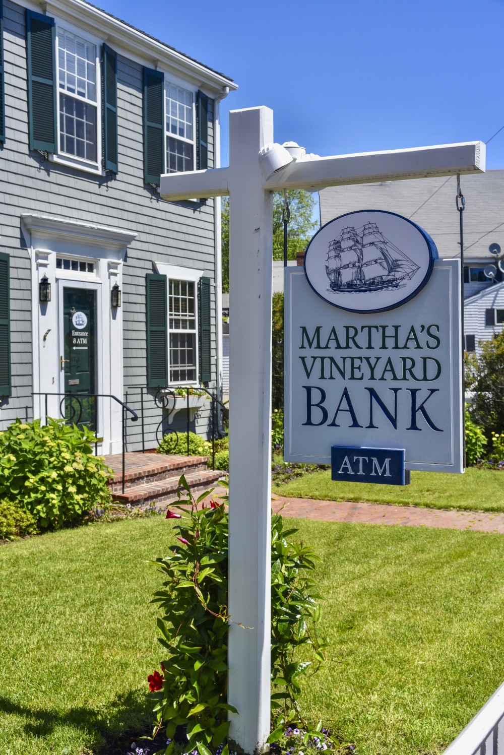 Martha's Vineyard Bank 01