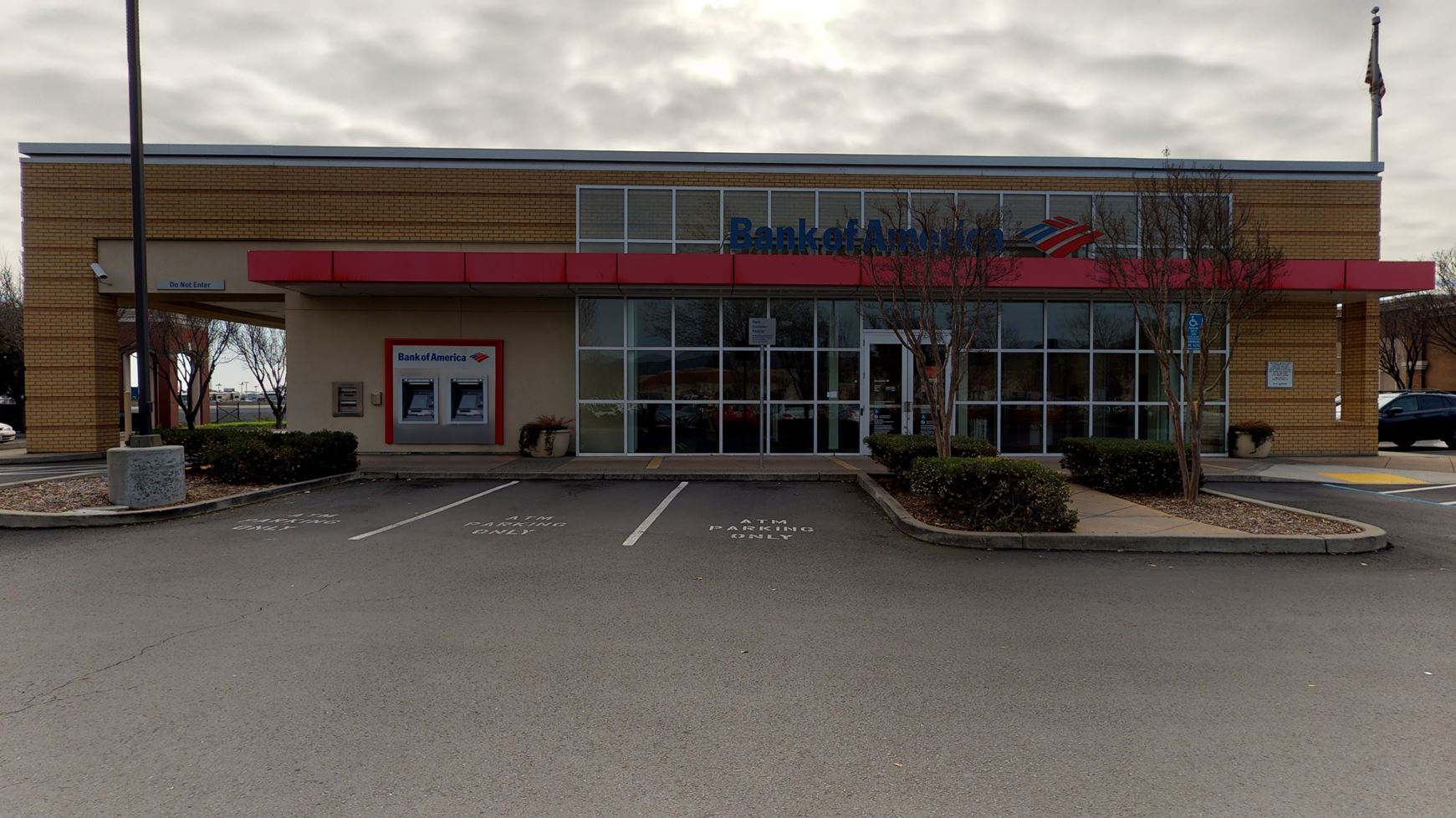 Bank of America (with Drive-thru ATM) 01