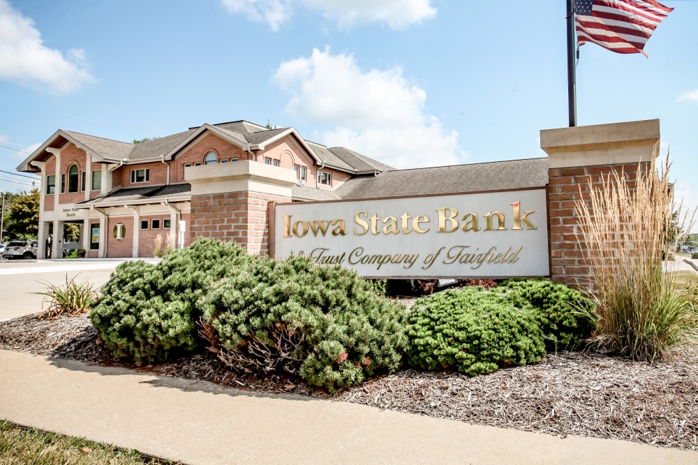 Iowa State Bank & Trust Co 01