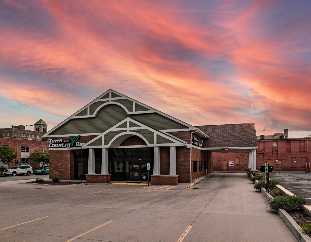 Town and Country Bank 01
