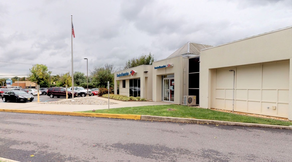 Bank of America (with Drive-thru ATM) 01