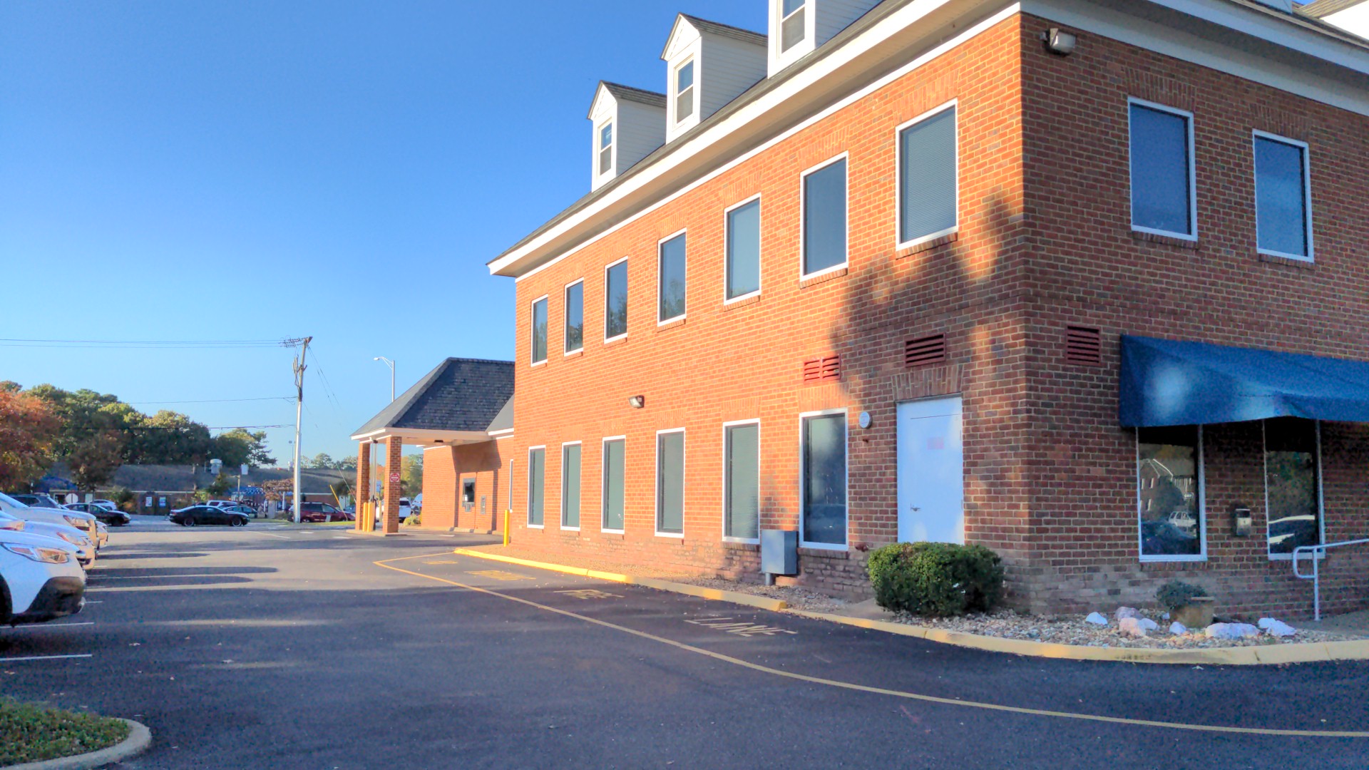 Dollar Bank 01