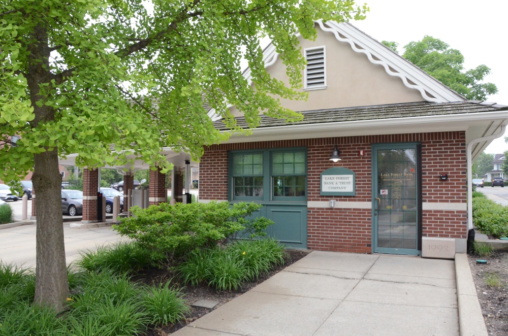 Lake Forest Bank & Trust 01