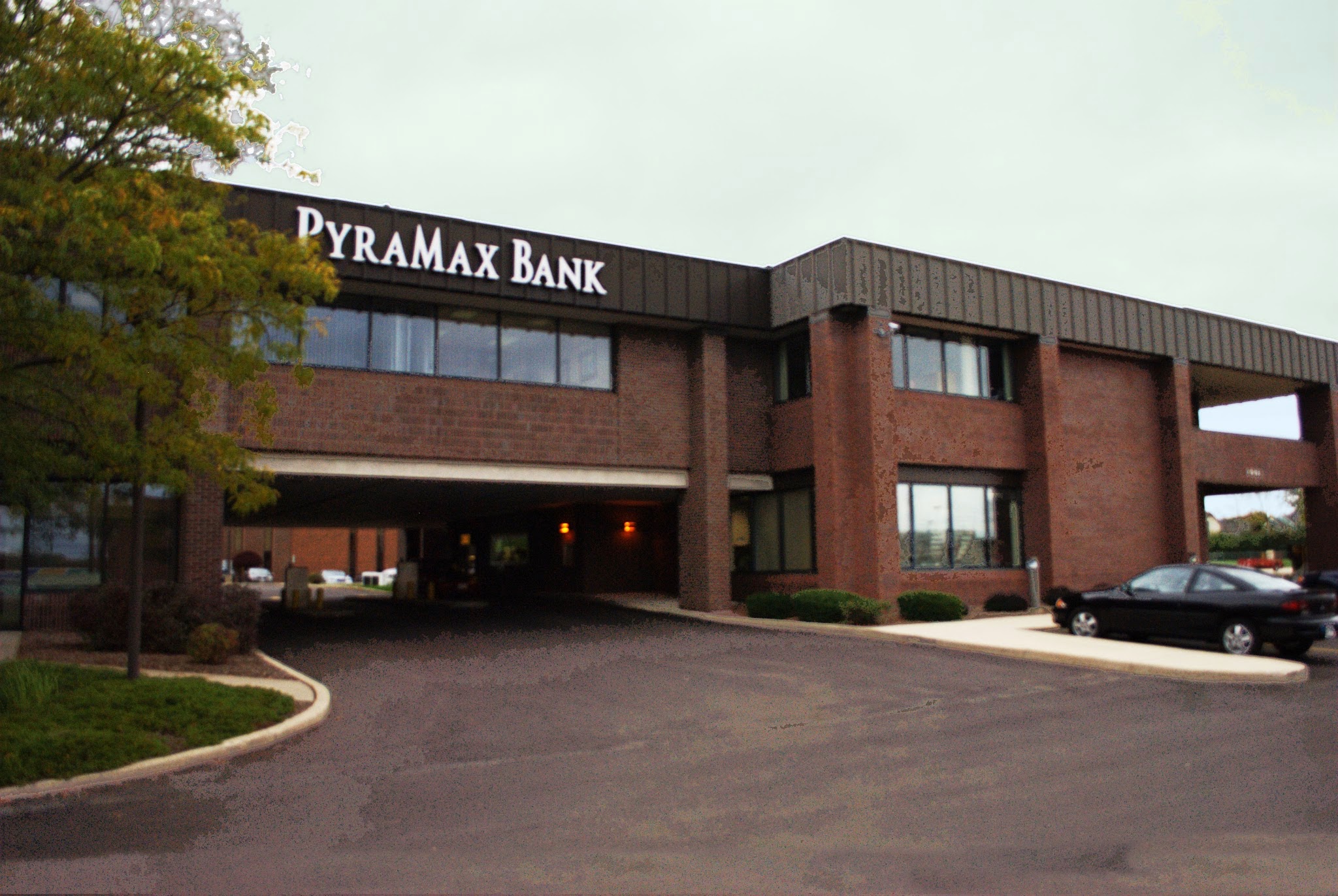 PyraMax Bank 01