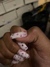Lively Nails and Spa 02
